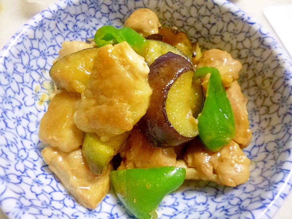 絶品！おつまみ！鶏もも肉とナスとピーマンのみそ炒めの写真
