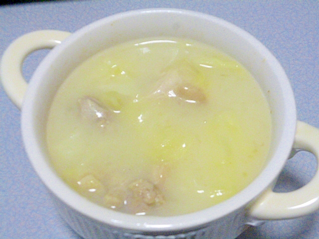 とりもも肉とたっぷりキャベツのクリームシチューの写真