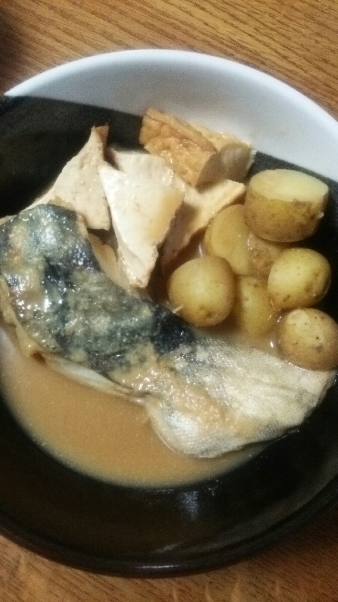 新じゃがと厚揚げと鱈の味噌煮の写真