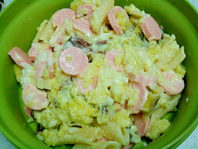 さつまいもで胡麻風味ポテサラ　マカロニ入りの写真