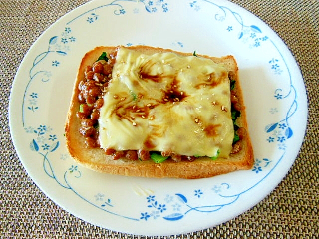 納豆とニラの和風チーズトースト♪の写真