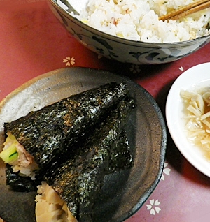 薬味ご飯の手巻き寿司の写真