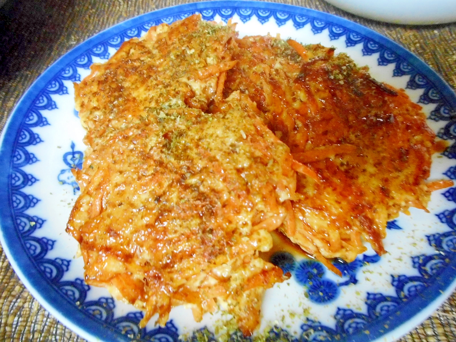 にんじんとひき肉のつくね、ソース味の写真