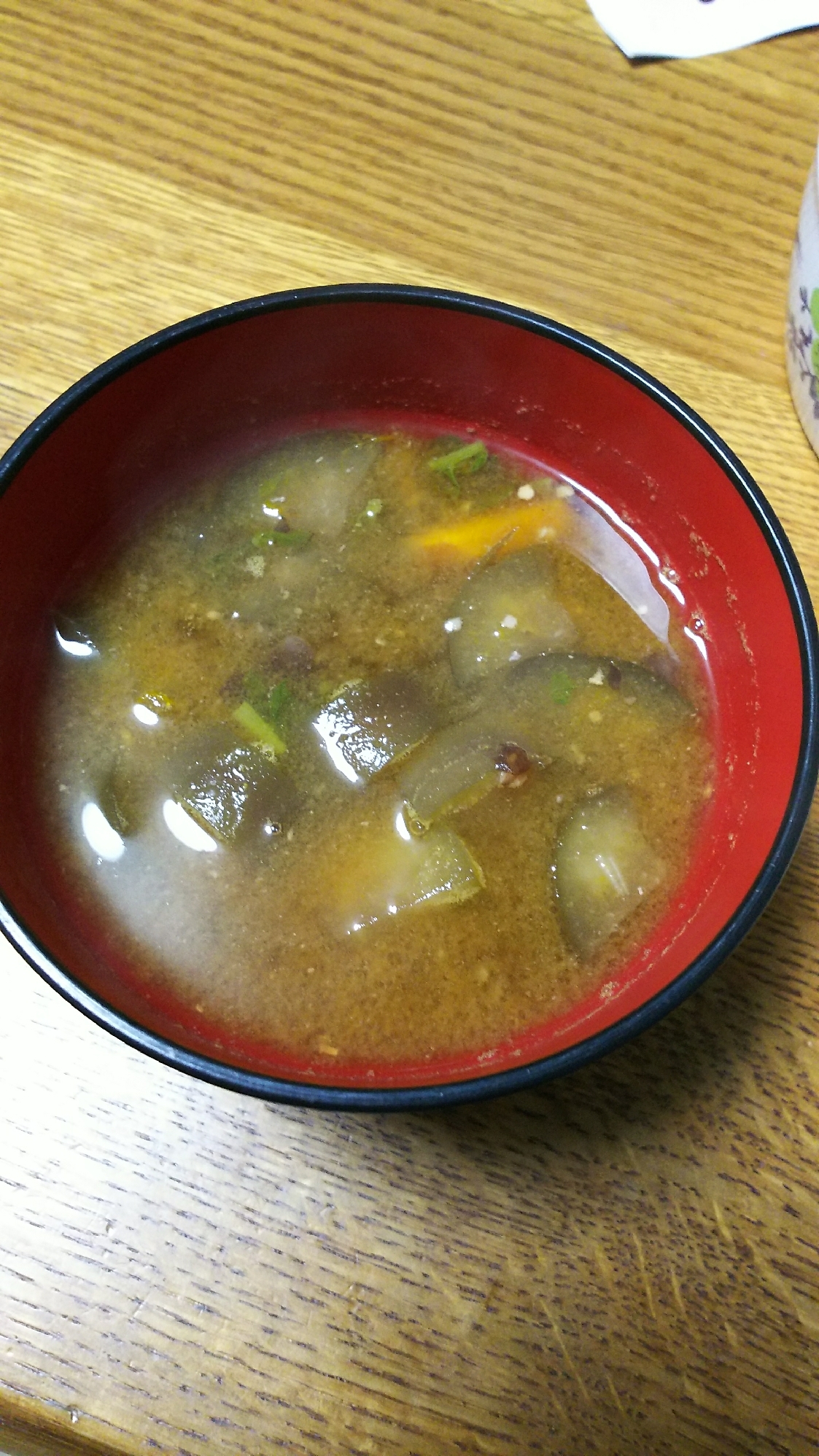 なすびとかぼちゃのお味噌汁の写真