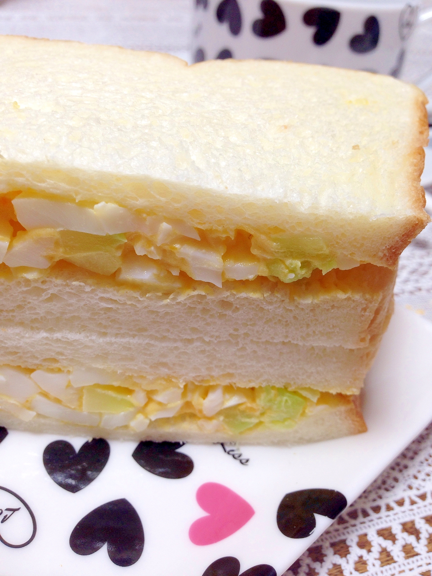 ブロッコリーの茎入り卵サンドの写真