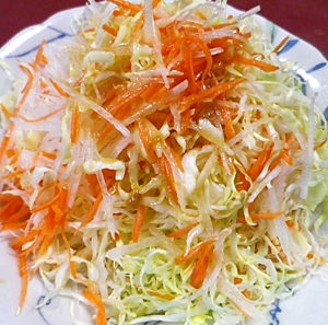 千切り野菜の和風味噌サラダの写真