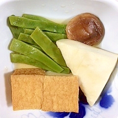 さやいんげんも入れて、絹揚げの煮物の写真