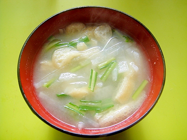 大根と油揚げ壬生菜の味噌汁の写真