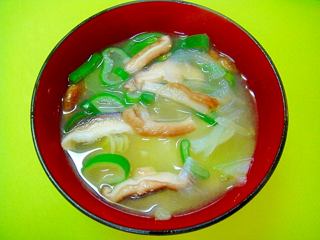 キャベツと玉ねぎ椎茸ネギの味噌汁 お手軽レシピで作る Jaグループ