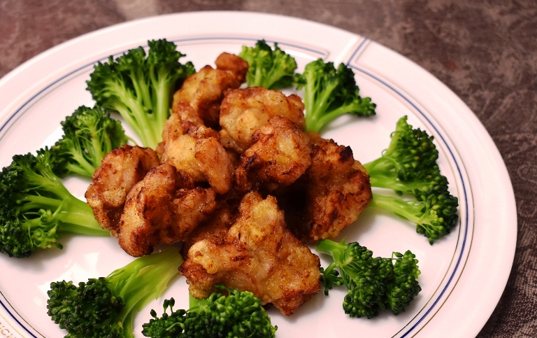 湘南ゴールドを使った鶏のから揚げの写真