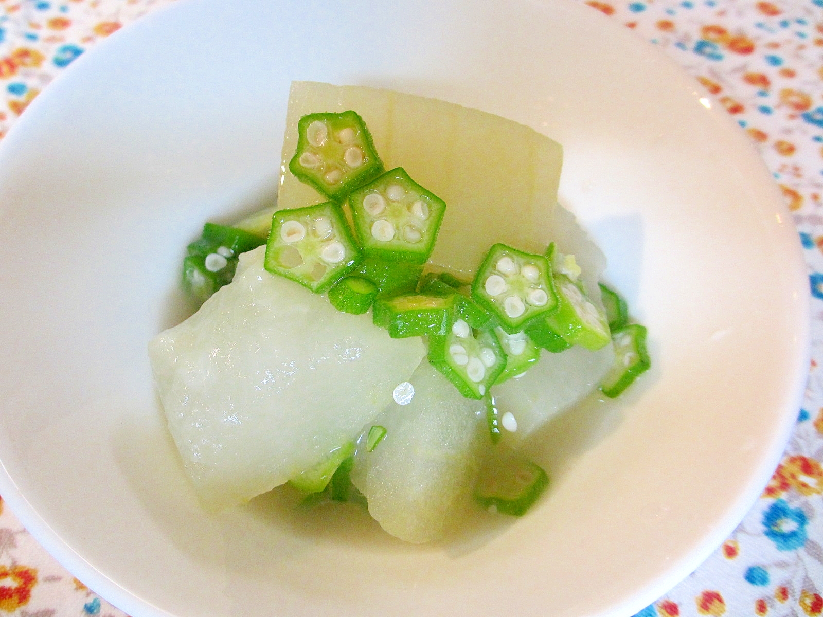 冬瓜とオクラの煮物の写真